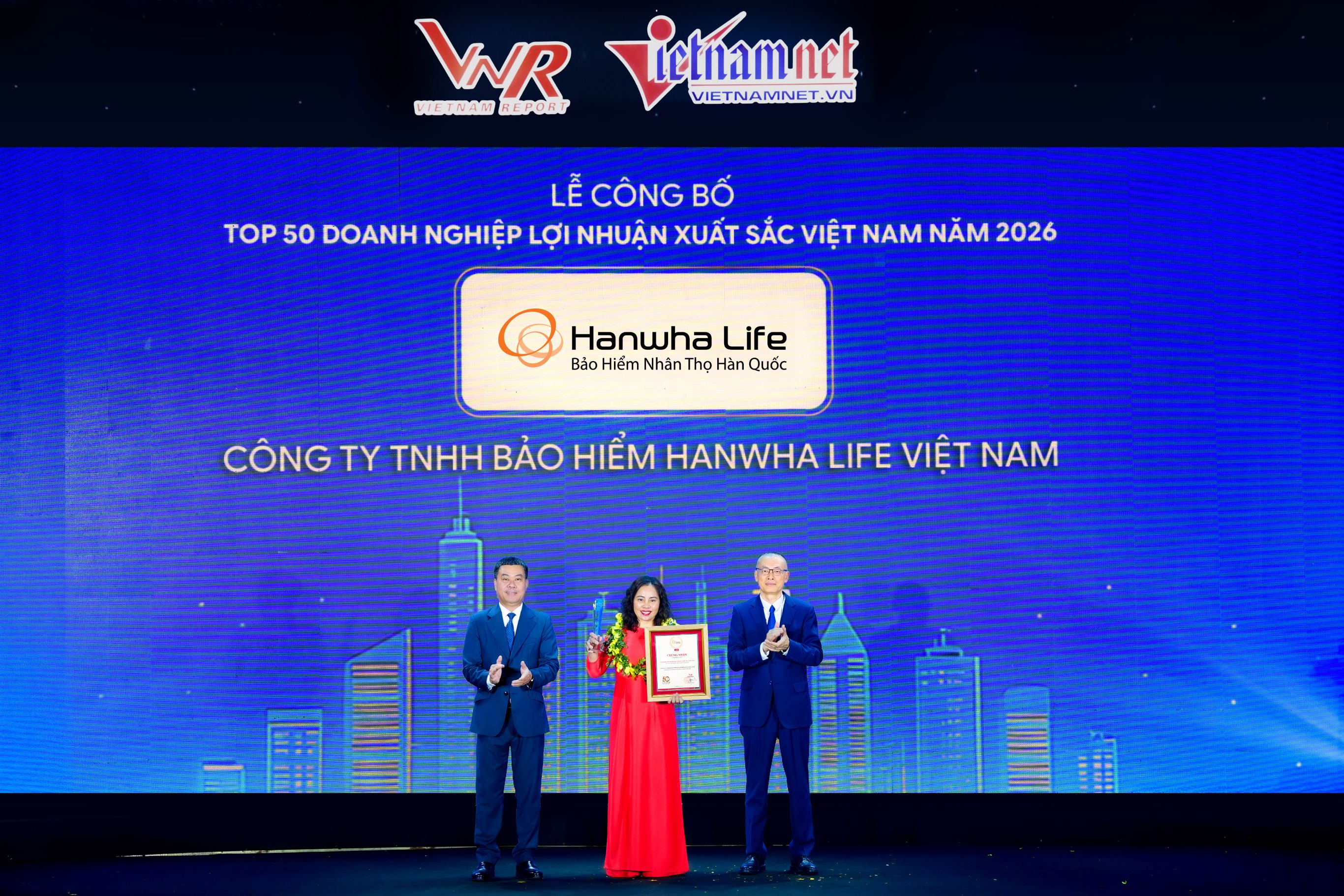 Hanwha Life tự hào vào Top 50 Doanh nghiệp lợi nhuận xuất sắc Việt Nam 2026